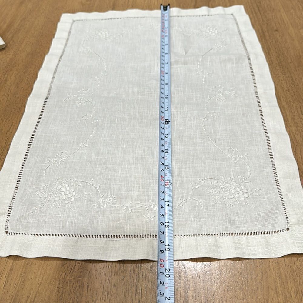 SET OF FOUR, 2 NAPKINS 2 PLACEMATS. - Picture 9 of 10